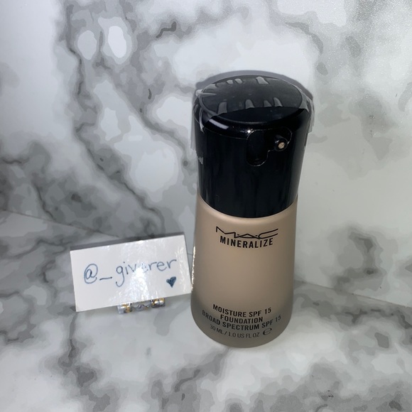 NC15 MINERALIZE MOISTURE FOUNDATION MAC Cosmetics - Picture 3 of 11